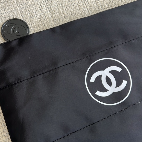 Chanel Beauty Makeup Bag - Picture 3 of 4